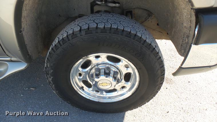 image for item DC1906 2003 Chevrolet Silverado 2500HD Ext. Cab pickup truck
