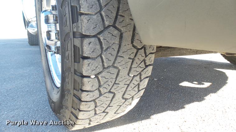 image for item DC1906 2003 Chevrolet Silverado 2500HD Ext. Cab pickup truck