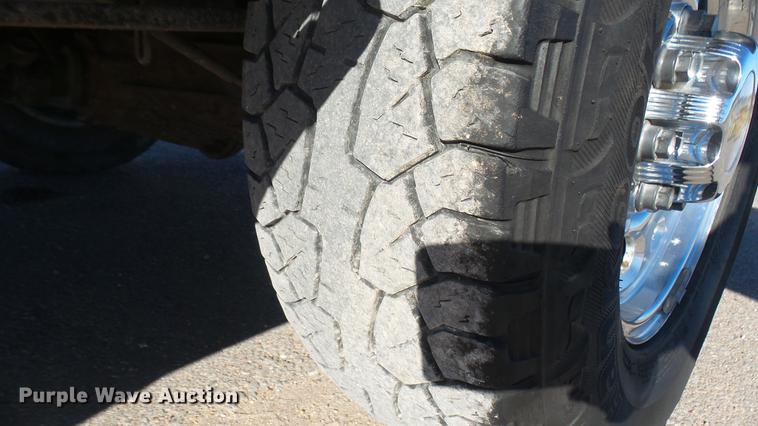 image for item DC1906 2003 Chevrolet Silverado 2500HD Ext. Cab pickup truck