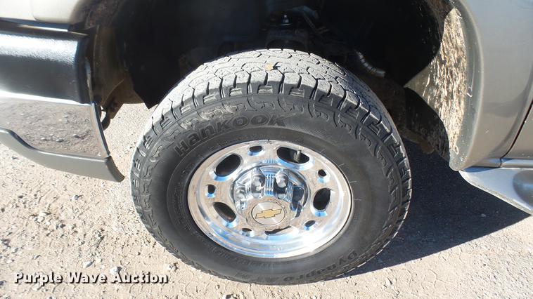 image for item DC1906 2003 Chevrolet Silverado 2500HD Ext. Cab pickup truck