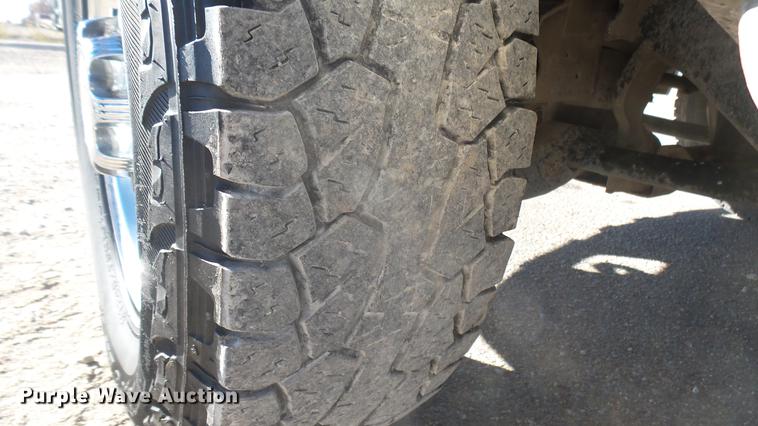 image for item DC1906 2003 Chevrolet Silverado 2500HD Ext. Cab pickup truck