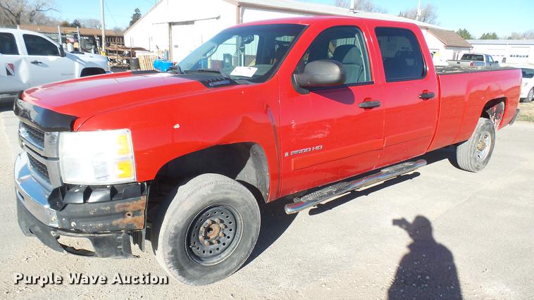 image for item DC1909 2007 Chevrolet Silverado 2500HD Crew Cab pickup truck