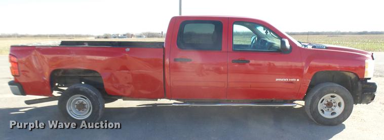 image for item DC1909 2007 Chevrolet Silverado 2500HD Crew Cab pickup truck