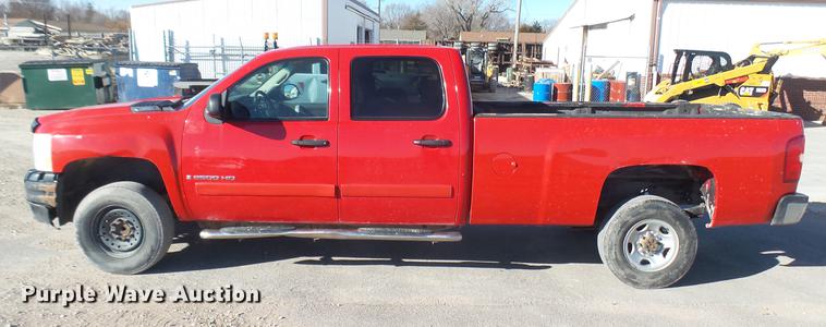 image for item DC1909 2007 Chevrolet Silverado 2500HD Crew Cab pickup truck