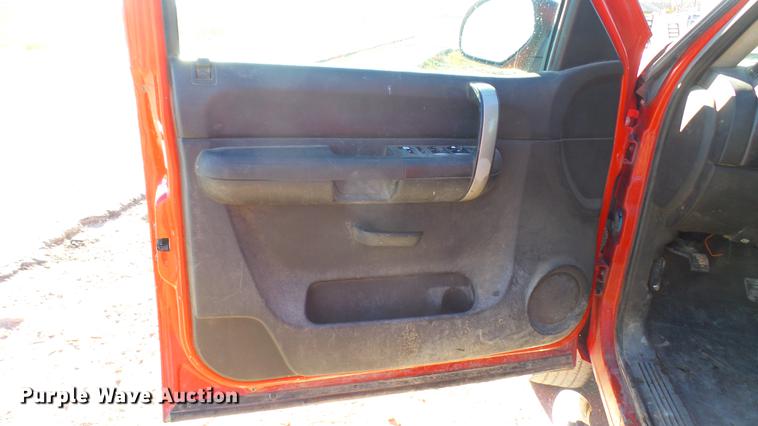 image for item DC1909 2007 Chevrolet Silverado 2500HD Crew Cab pickup truck