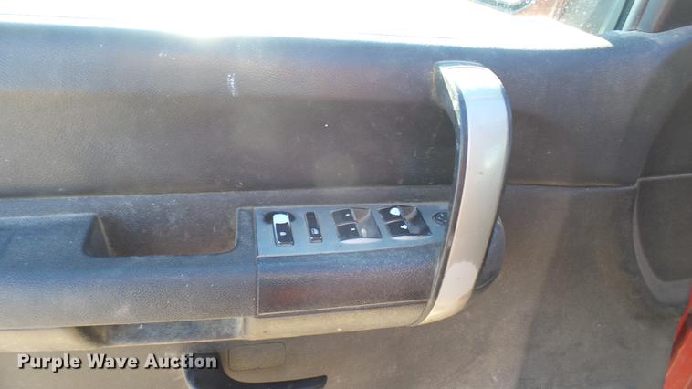 image for item DC1909 2007 Chevrolet Silverado 2500HD Crew Cab pickup truck