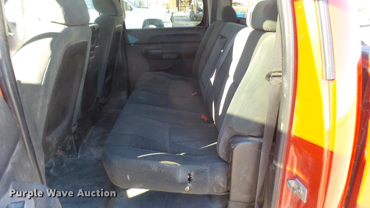 image for item DC1909 2007 Chevrolet Silverado 2500HD Crew Cab pickup truck