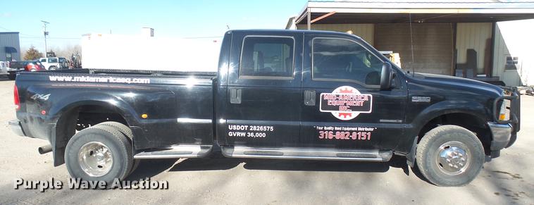 image for item DC1947 2002 Ford F350 Super Duty Crew Cab pickup truck