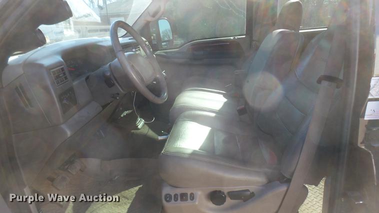 image for item DC1947 2002 Ford F350 Super Duty Crew Cab pickup truck