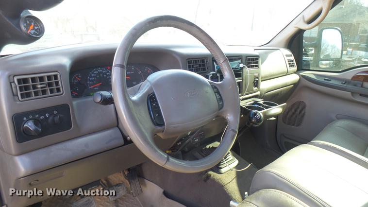 image for item DC1947 2002 Ford F350 Super Duty Crew Cab pickup truck