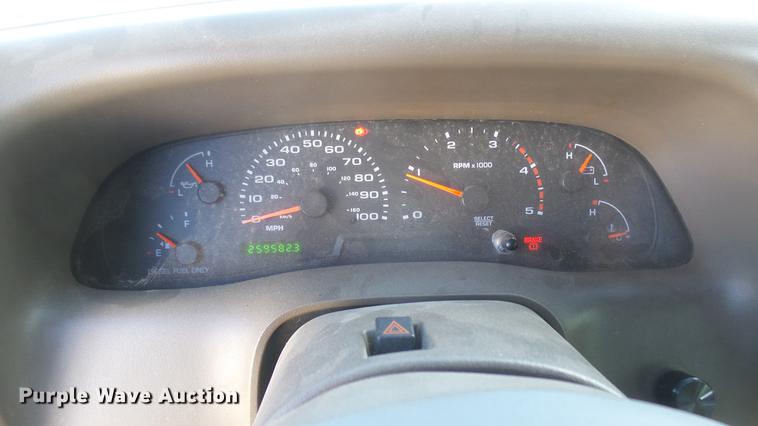 image for item DC1947 2002 Ford F350 Super Duty Crew Cab pickup truck