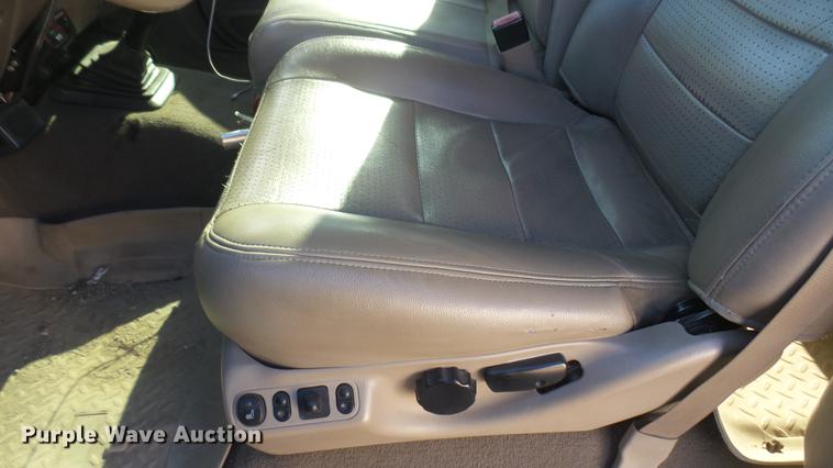 image for item DC1947 2002 Ford F350 Super Duty Crew Cab pickup truck