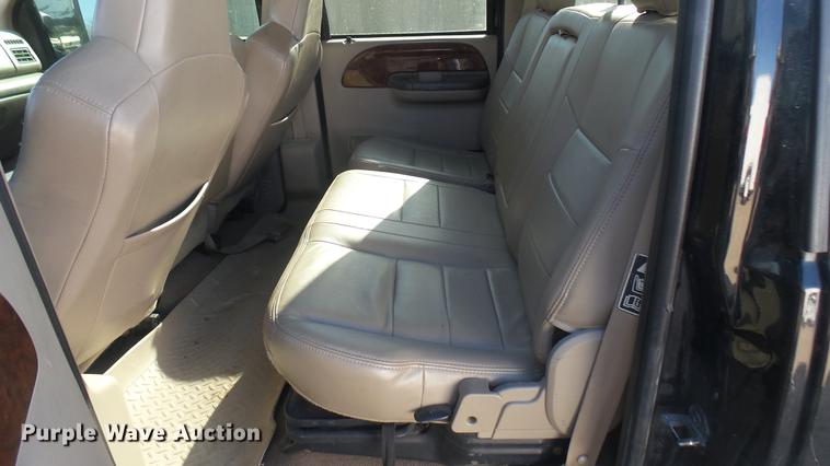 image for item DC1947 2002 Ford F350 Super Duty Crew Cab pickup truck