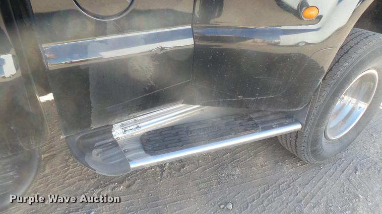 image for item DC1947 2002 Ford F350 Super Duty Crew Cab pickup truck