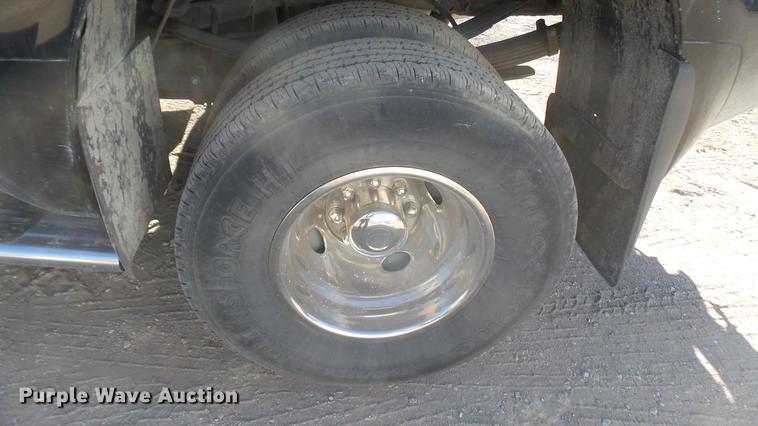 image for item DC1947 2002 Ford F350 Super Duty Crew Cab pickup truck