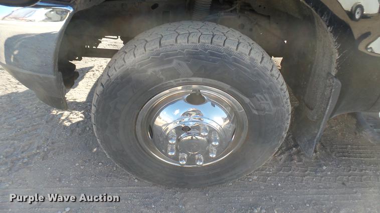 image for item DC1947 2002 Ford F350 Super Duty Crew Cab pickup truck