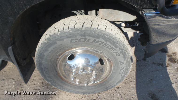 image for item DC1947 2002 Ford F350 Super Duty Crew Cab pickup truck