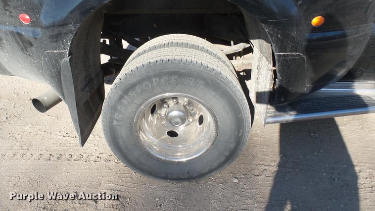 image for item DC1947 2002 Ford F350 Super Duty Crew Cab pickup truck