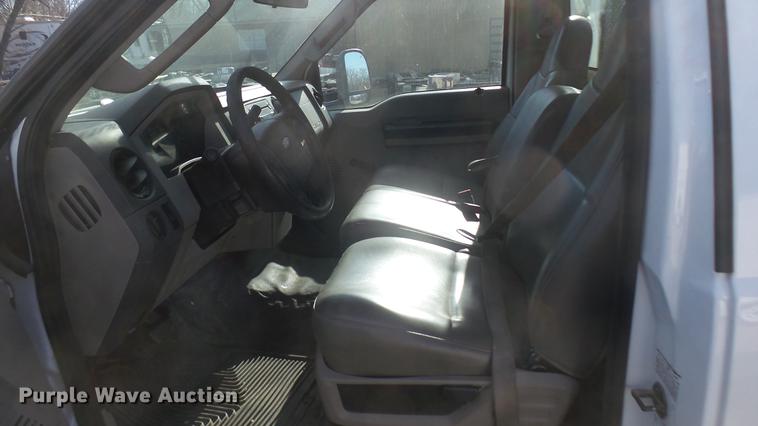 image for item DC1949 2008 Ford F350 Super Duty utility bed pickup truck