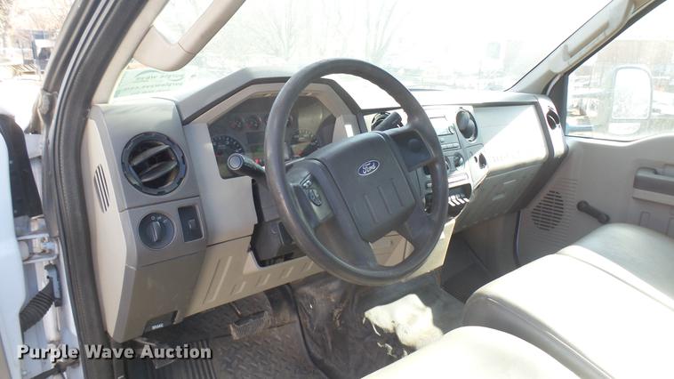 image for item DC1949 2008 Ford F350 Super Duty utility bed pickup truck