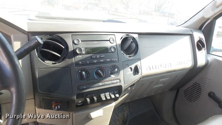 image for item DC1949 2008 Ford F350 Super Duty utility bed pickup truck