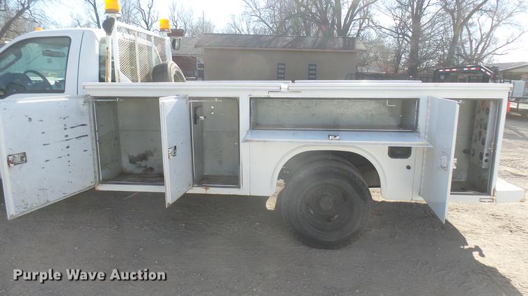 image for item DC1949 2008 Ford F350 Super Duty utility bed pickup truck