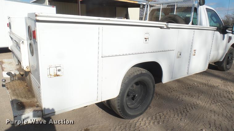 image for item DC1949 2008 Ford F350 Super Duty utility bed pickup truck