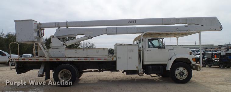 image for item DC2200 1996 Ford F8000 bucket truck