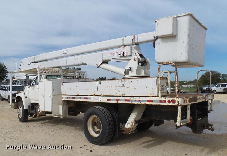 image for item DC2200 1996 Ford F8000 bucket truck