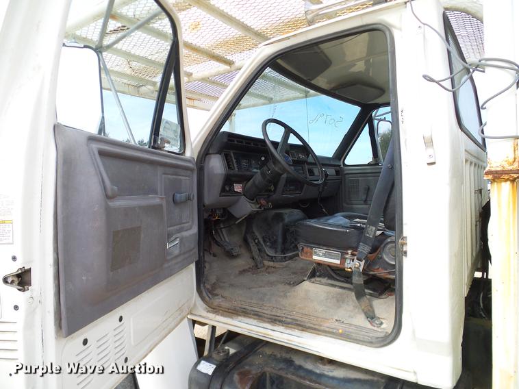 image for item DC2200 1996 Ford F8000 bucket truck