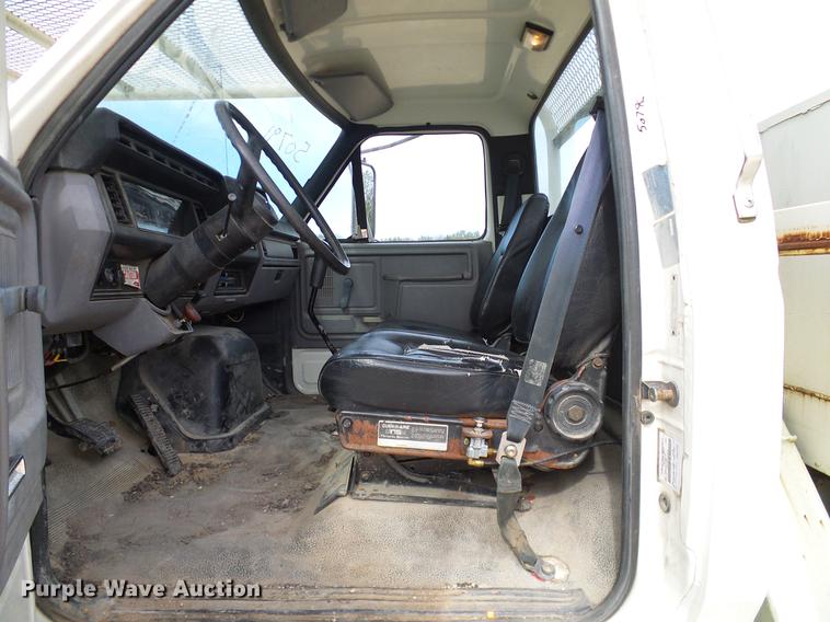 image for item DC2200 1996 Ford F8000 bucket truck