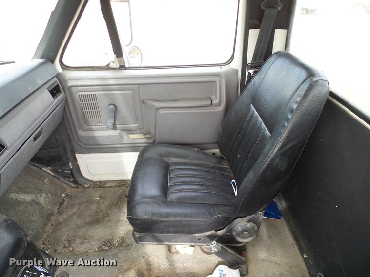 image for item DC2200 1996 Ford F8000 bucket truck