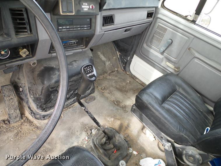 image for item DC2200 1996 Ford F8000 bucket truck