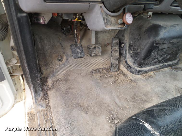 image for item DC2200 1996 Ford F8000 bucket truck