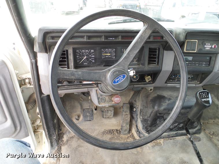 image for item DC2200 1996 Ford F8000 bucket truck
