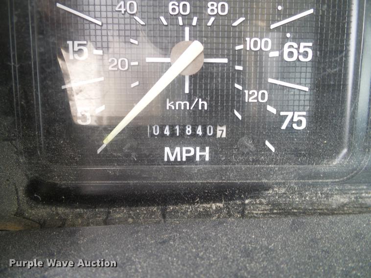 image for item DC2200 1996 Ford F8000 bucket truck