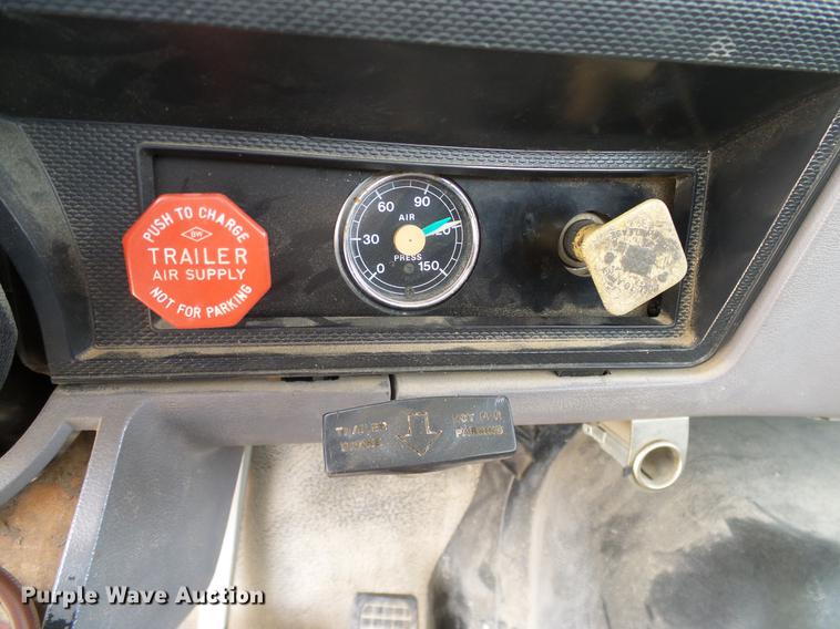 image for item DC2200 1996 Ford F8000 bucket truck