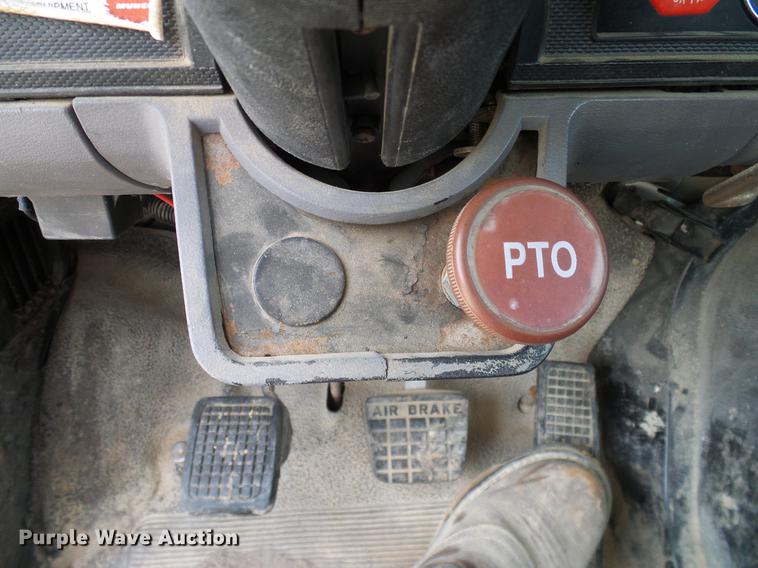 image for item DC2200 1996 Ford F8000 bucket truck