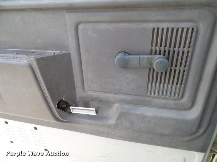 image for item DC2200 1996 Ford F8000 bucket truck