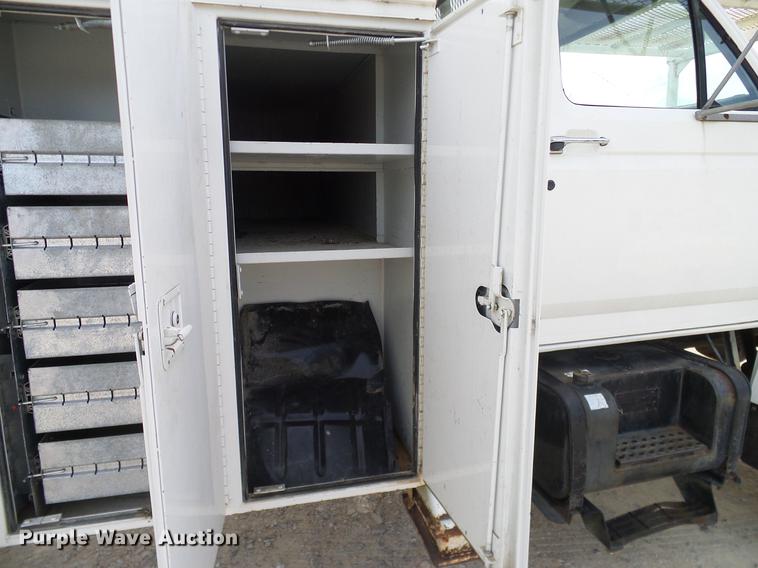 image for item DC2200 1996 Ford F8000 bucket truck