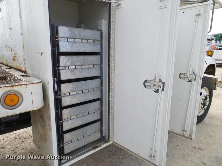 image for item DC2200 1996 Ford F8000 bucket truck