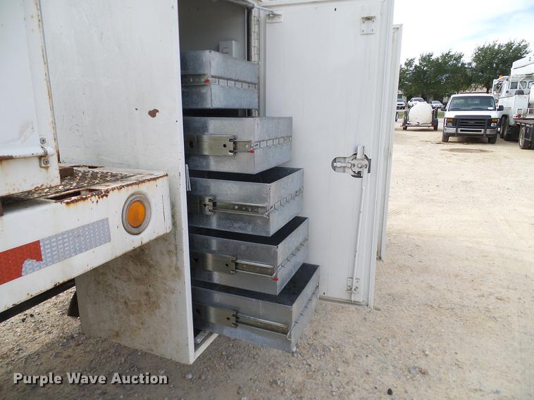 image for item DC2200 1996 Ford F8000 bucket truck