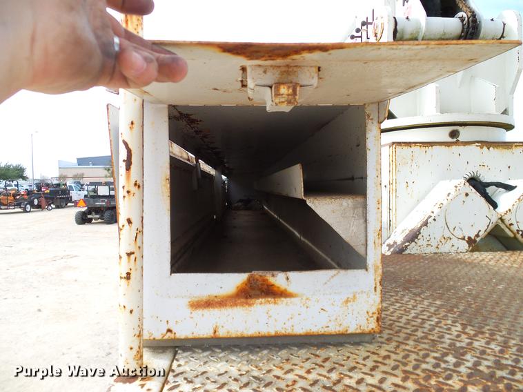 image for item DC2200 1996 Ford F8000 bucket truck