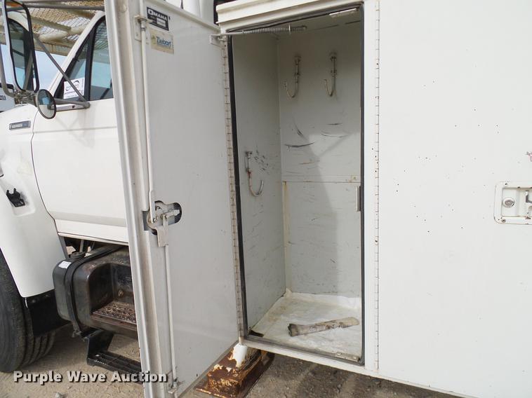 image for item DC2200 1996 Ford F8000 bucket truck