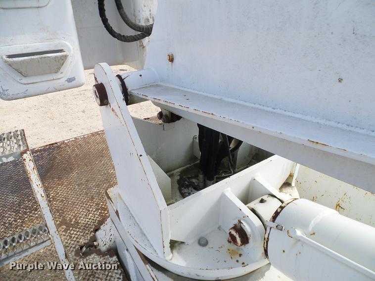 image for item DC2200 1996 Ford F8000 bucket truck