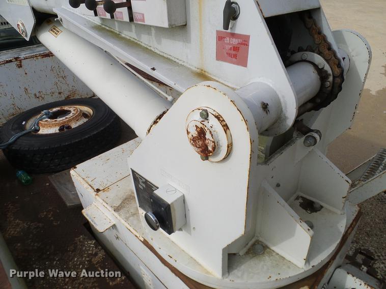 image for item DC2200 1996 Ford F8000 bucket truck