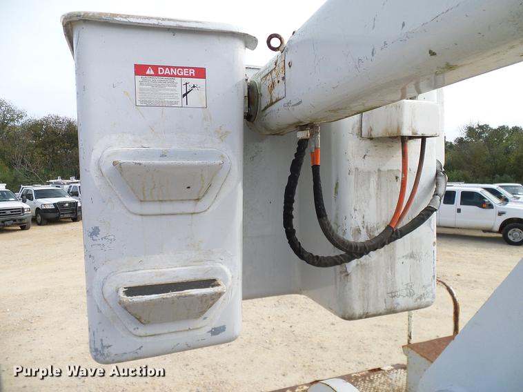 image for item DC2200 1996 Ford F8000 bucket truck