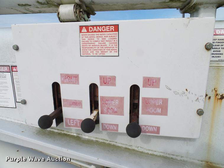 image for item DC2200 1996 Ford F8000 bucket truck