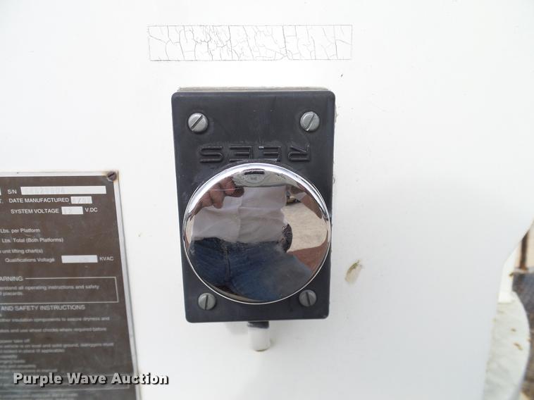 image for item DC2200 1996 Ford F8000 bucket truck