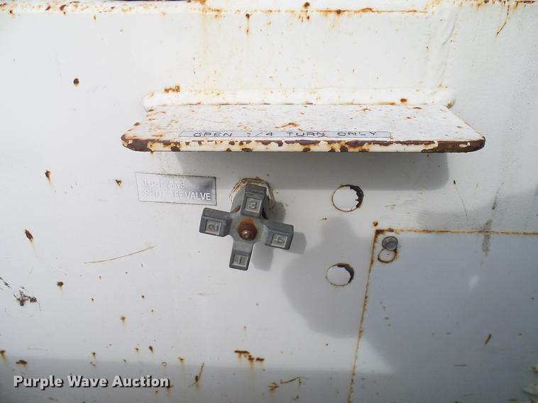 image for item DC2200 1996 Ford F8000 bucket truck